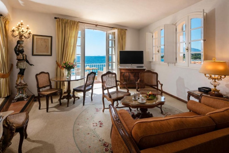 Deluxe Suite