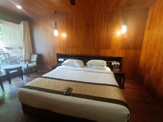 Standard room with pool view