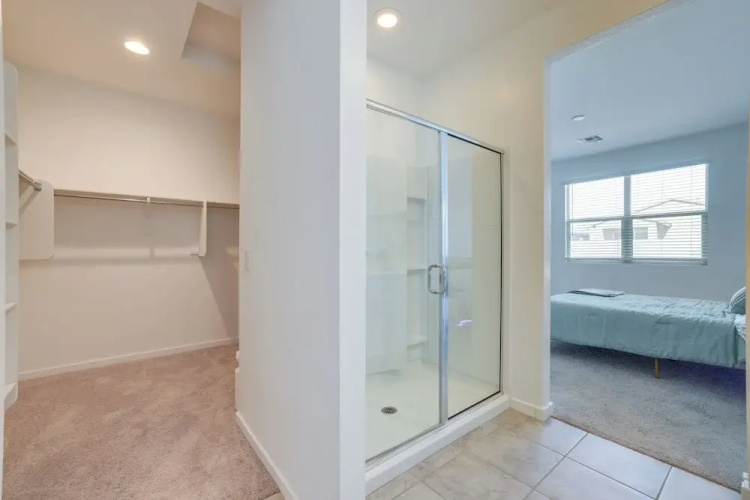 10 Mi to Downtown: Suburban Phoenix Home