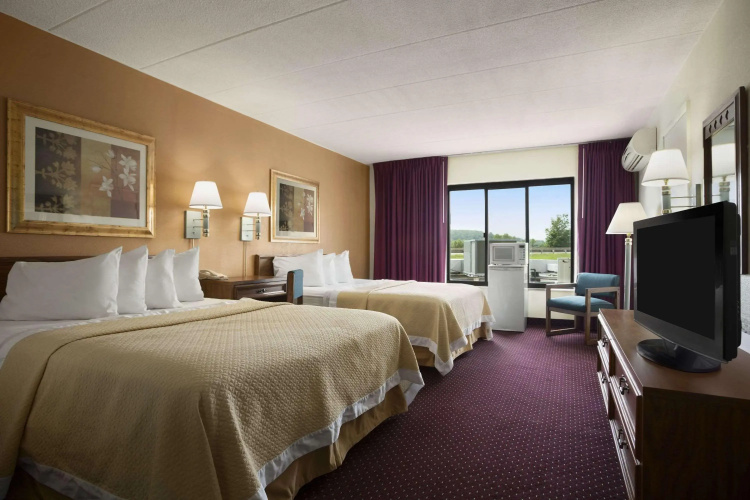 Ramada by Wyndham Pittsburgh/New Stanton