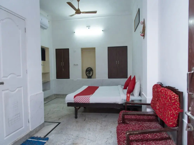 The Girdhar Niwas By OYO Rooms