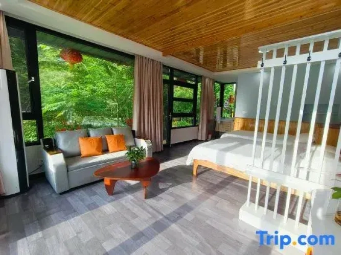 Standard room with courtyard view