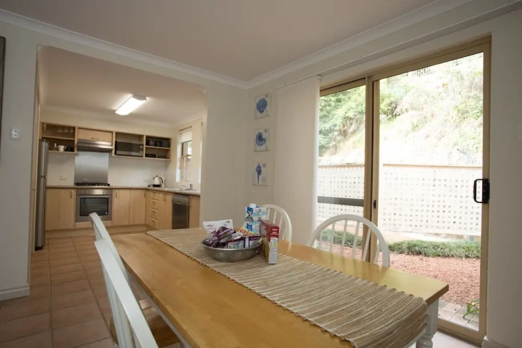 3 Bedrooms Sextuple Apartment with garden view