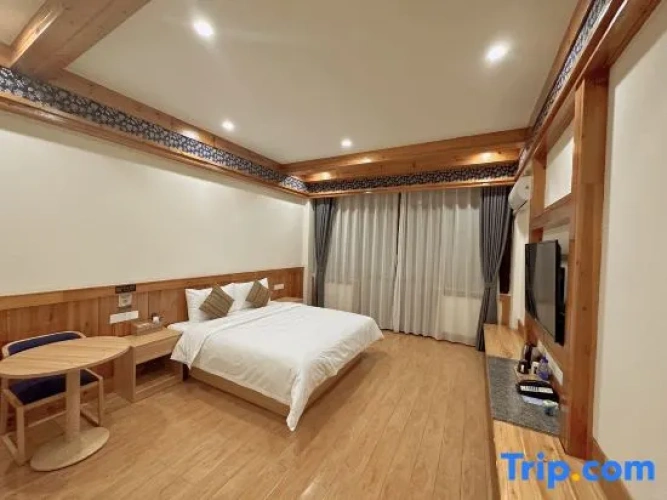 Standard Quadruple room with view