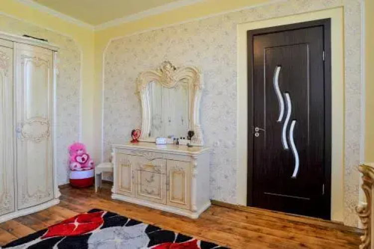 Alik House