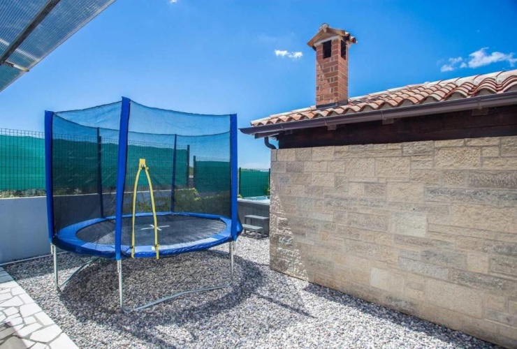 4 Bedrooms Villa