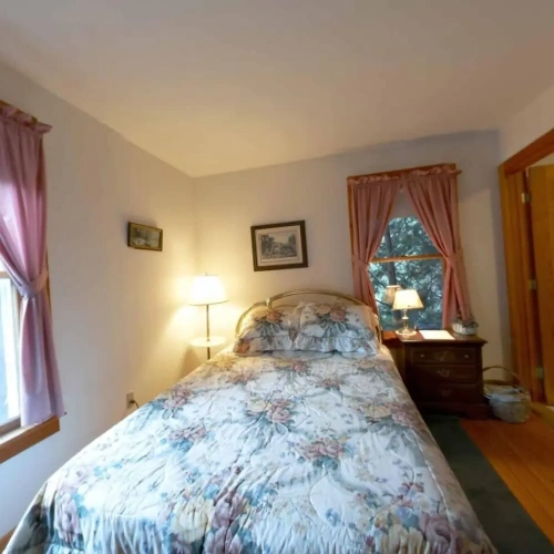 Standard Triple room with garden view