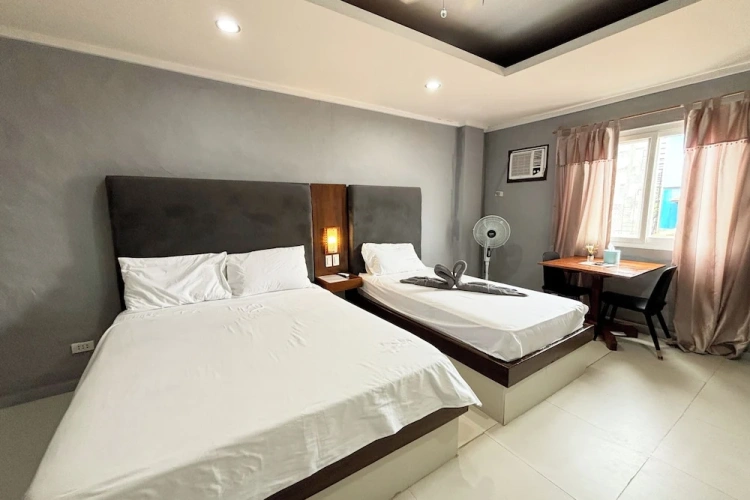 Standard Triple room