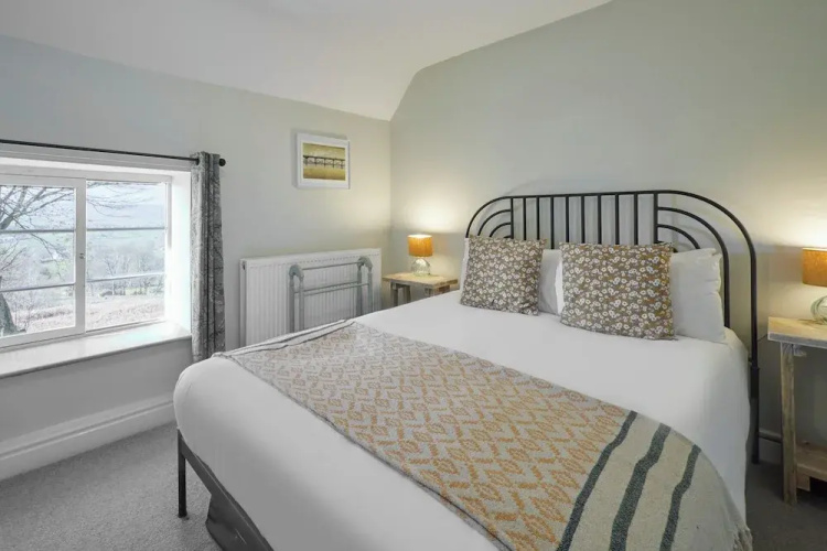 Host Stay Lop Hall