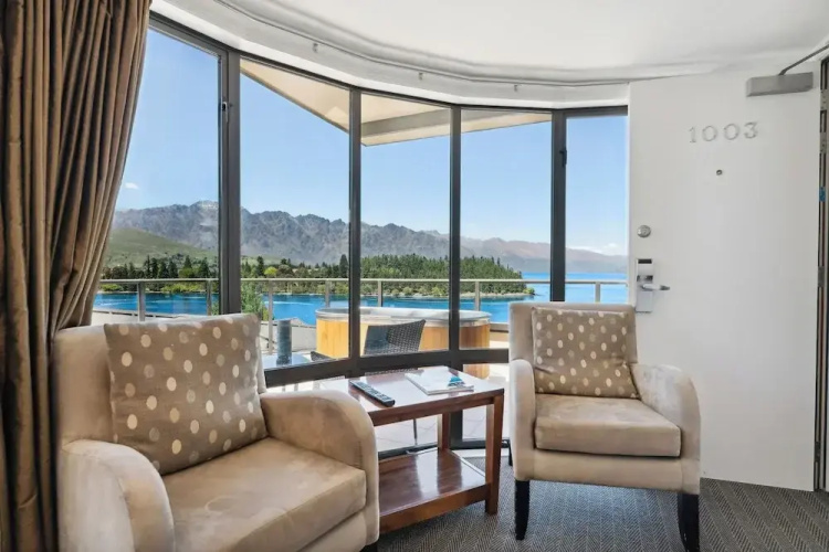 Spacious Unit With Views And Balcony