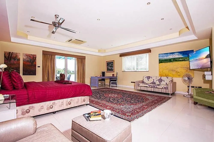 Pratumnak Argyle Villa 8 Beds