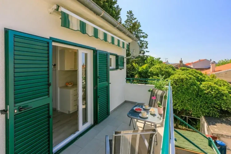 Apartment with balcony