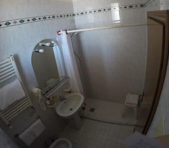 Economy Twin room with balcony and with partial sea view