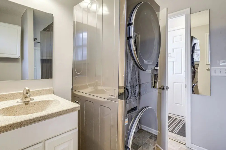 Central Duplex Townhome Close to Twin Cities