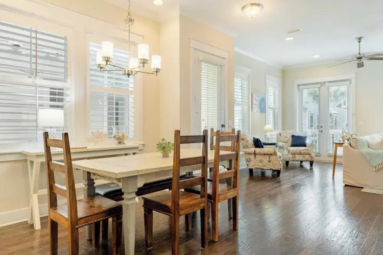 Emerald Gem by Avantstay Pool Access, 3mins to Beach!