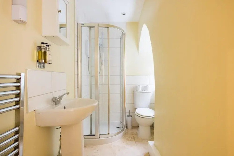 The Admirals Mansion - Central Bath