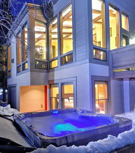 5 Bedrooms Cottage
