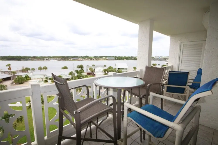 562 El Matador 2 Bedroom Condo by RedAwning