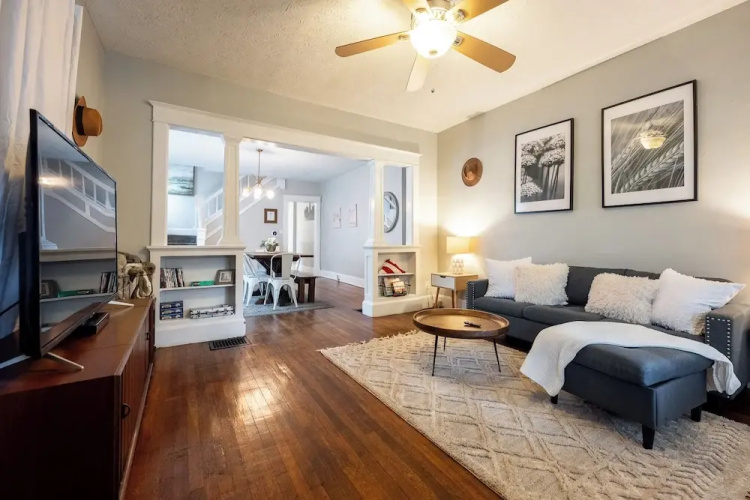 Spacious Duplex for 14 in Downtown