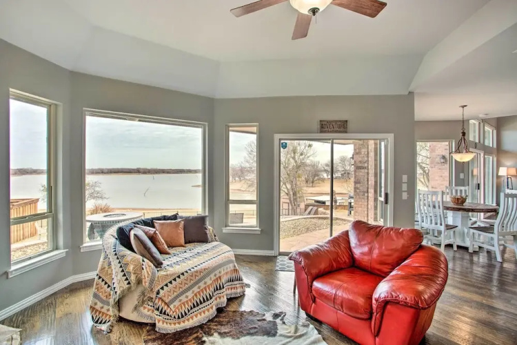 Lakefront Little Elm Escape w/ Views + Pool Table!