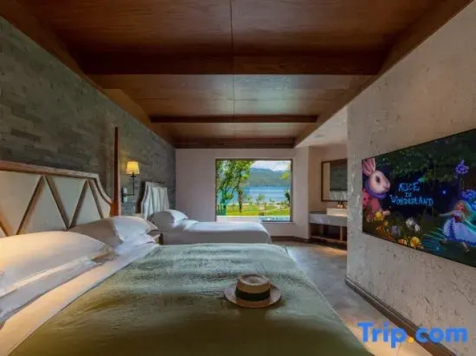 Family Suite with lake view