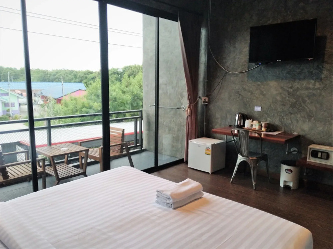 One Four Seven Hotel & Snooker Bar