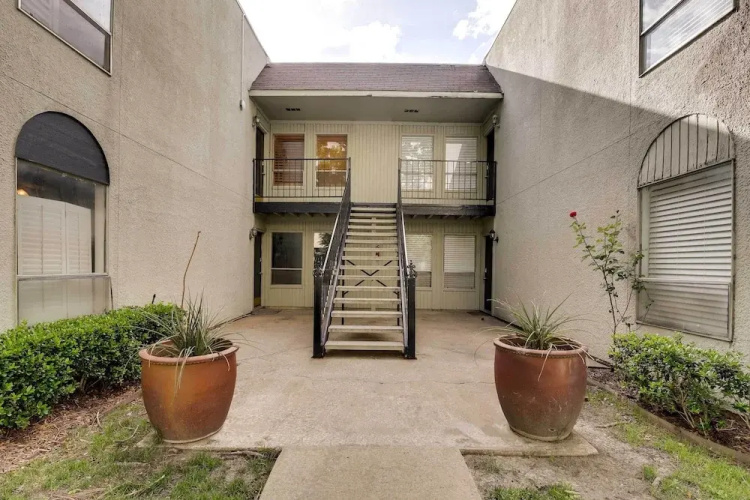 Contemporary Dallas Condo w/ Pool Access!