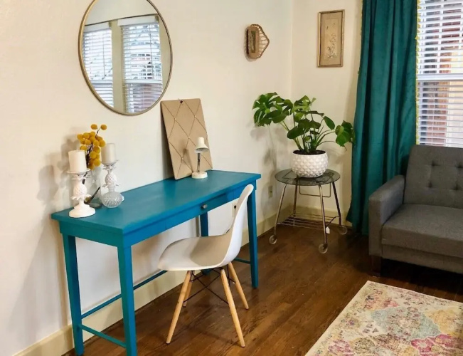 Evie's apartment