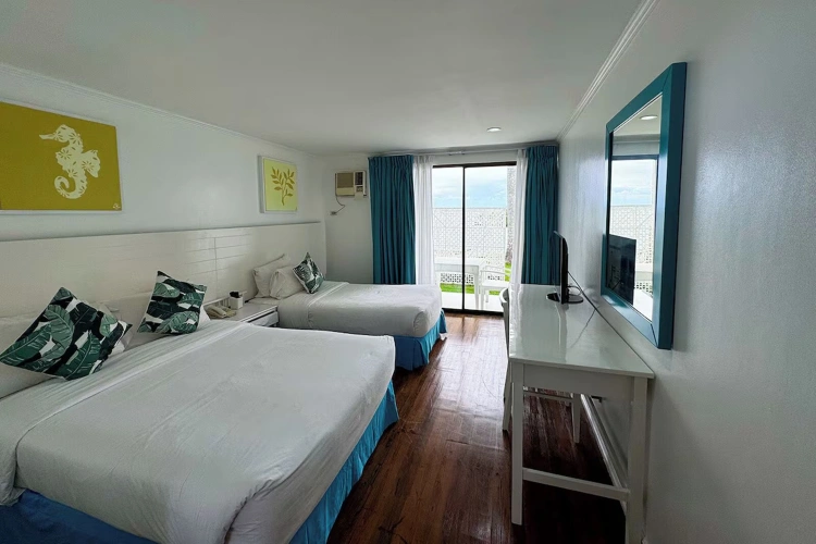 Deluxe room with ocean view