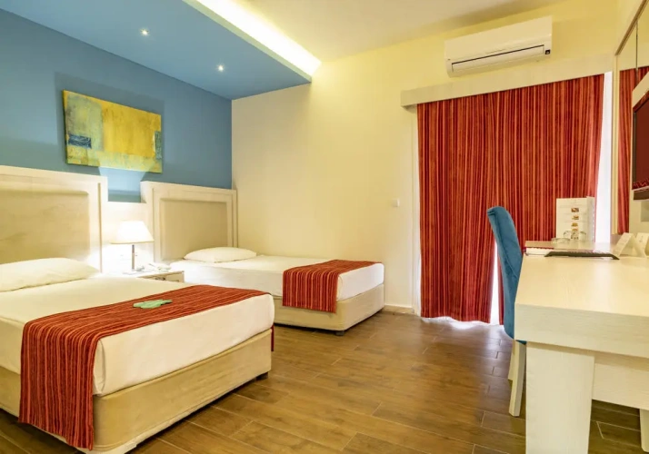 Standard Economy Club room