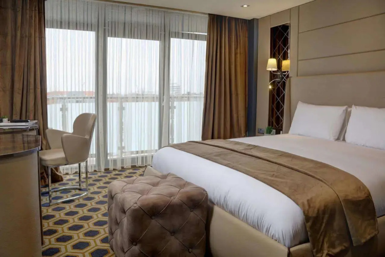 Putney Hotel