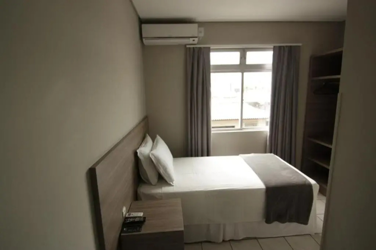 Kennedy Slim Hotel