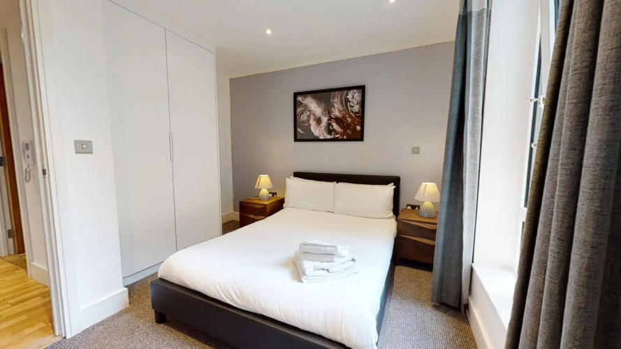 Comfy Two Bedroom One Bath Apartment in Limehouse