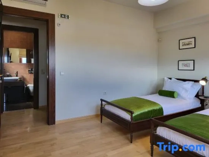 4 Bedrooms Villa