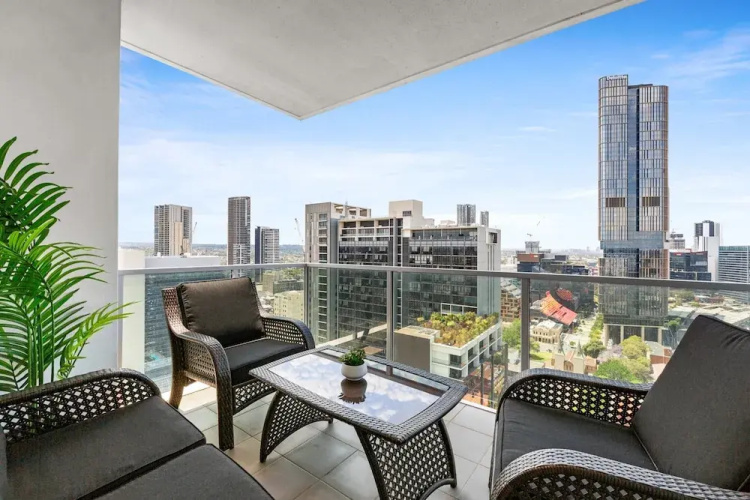 Central 2-bed With Parking & Stunning Views
