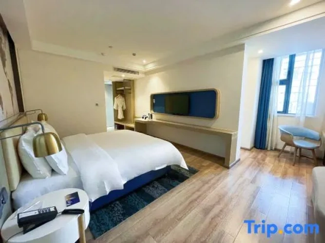 Deluxe Attic Suite
