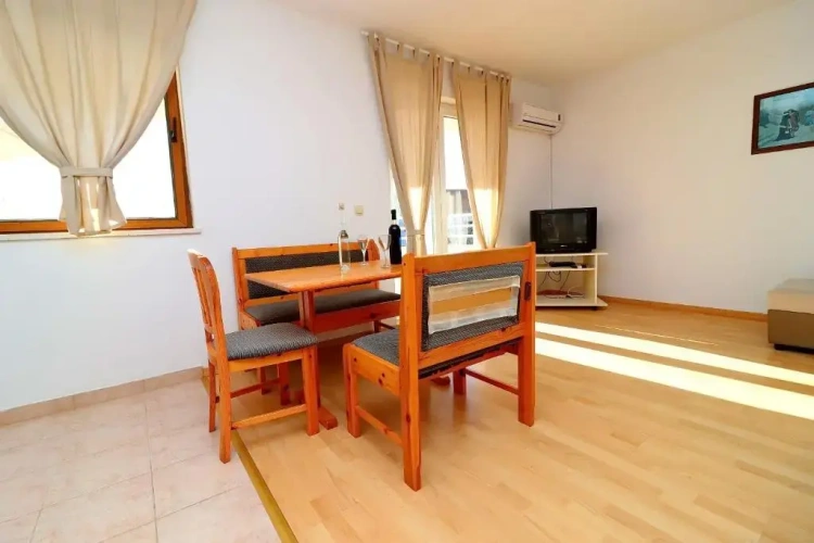 2 Bedrooms Twin Apartment with garden view