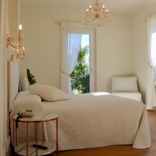 Classic Triple room with park view