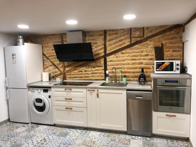 1 Bedroom Sextuple Apartment