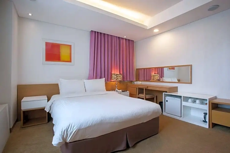 Standard Twin room with view