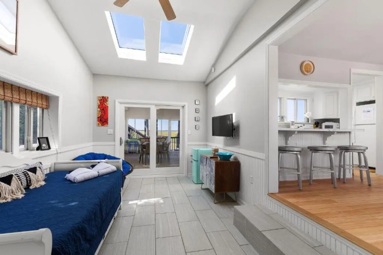 1684 E Ashley - Sol Searcher - 2 Bedrooms