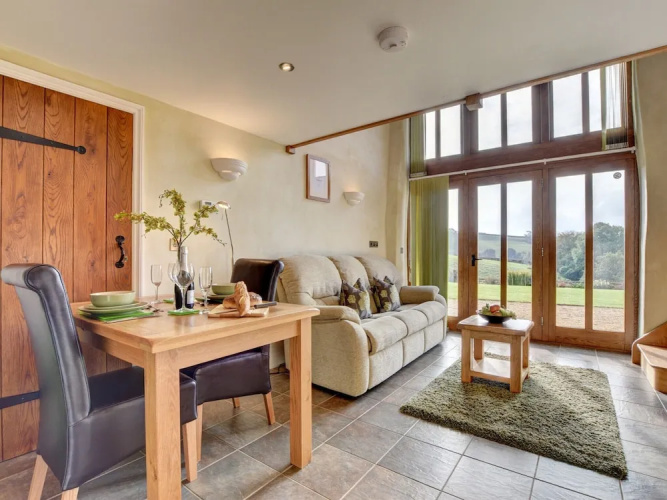 Charming apartment in Bampton with Jacuzzi
