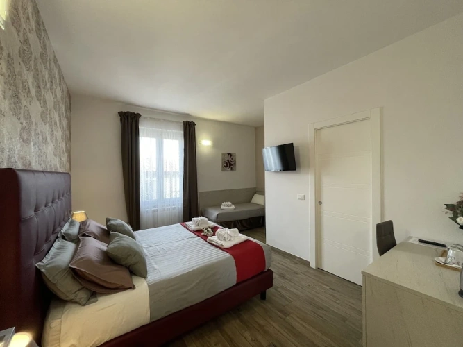 Standard Triple room