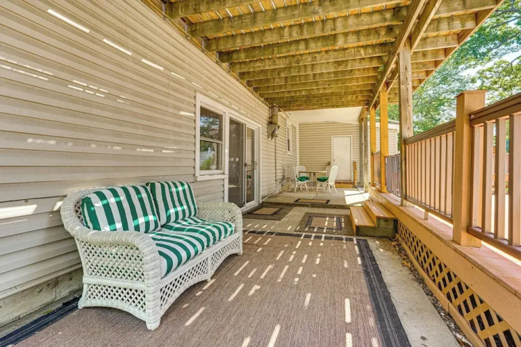 Private Pool & Yard: Pet-friendly Home in Toledo