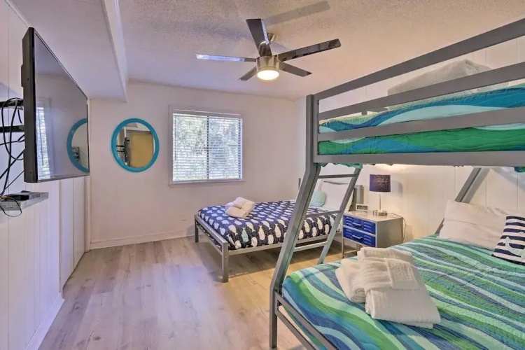 Hilton Head Condo w/ Covered Balcony + Pool Access