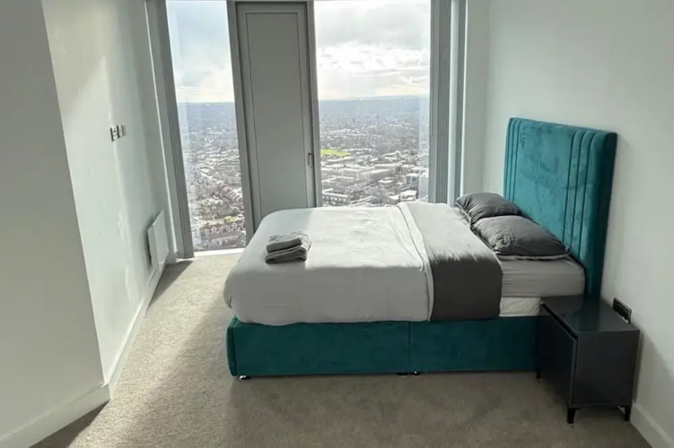 Apt Sleeps 6 With Two Bathrooms