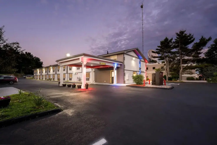 Super 8 Lewiston Auburn Area