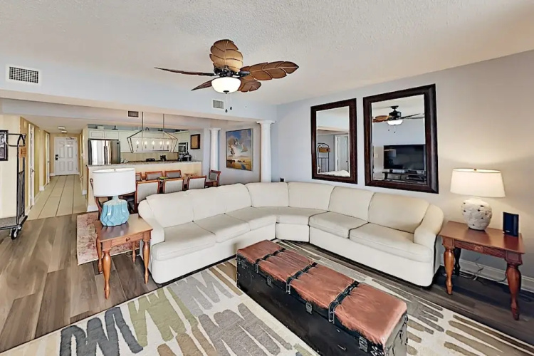 606islav 3 Bedroom Condo