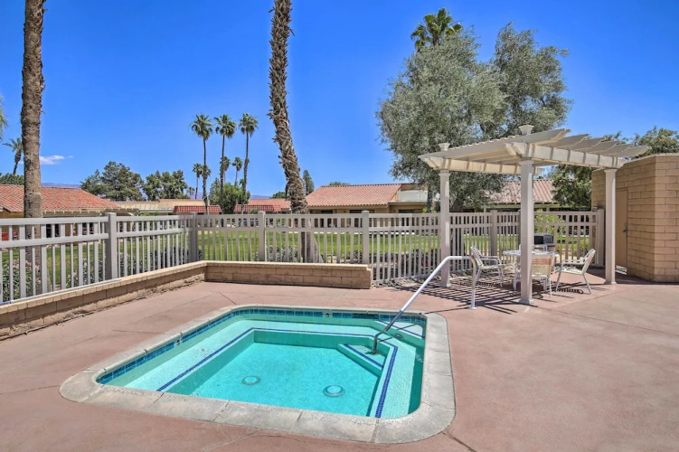 Golf Course View & Pool Access: Palm Desert Condo