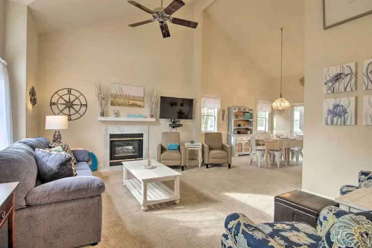 House w/ Screened-in Deck & Grill in Ocean Pines!